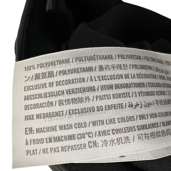 Abercrombie & Fitch The Ankle Straight Ultra High Rise Faux Leather Pant 4 Short - Picture 9 of 9